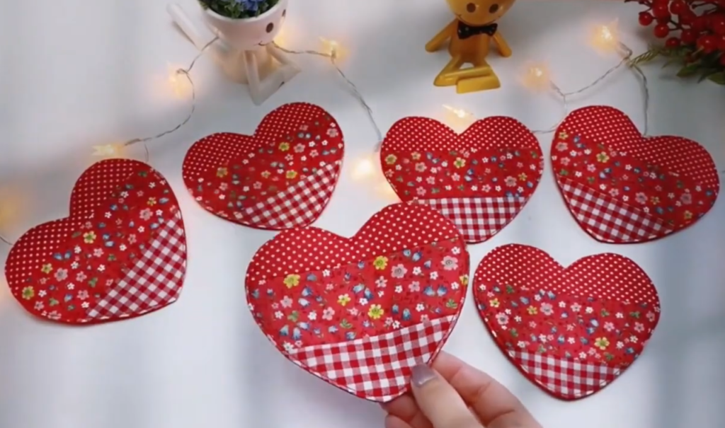 Kalp Şeklinde Rengarenk Patchwork Bardak Altlığı