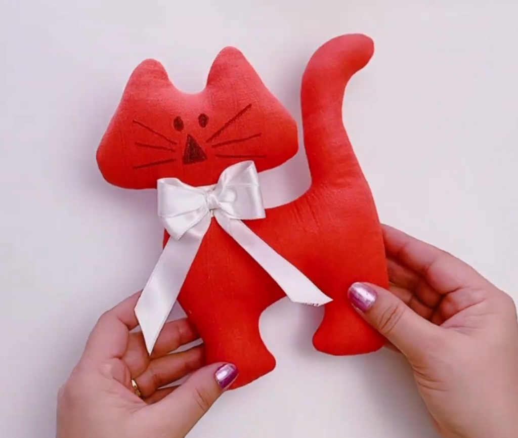 Oyuncak Kedi